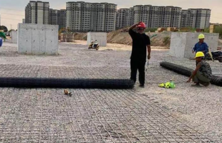 托克逊土工格栅铺设前地基要怎么处理？